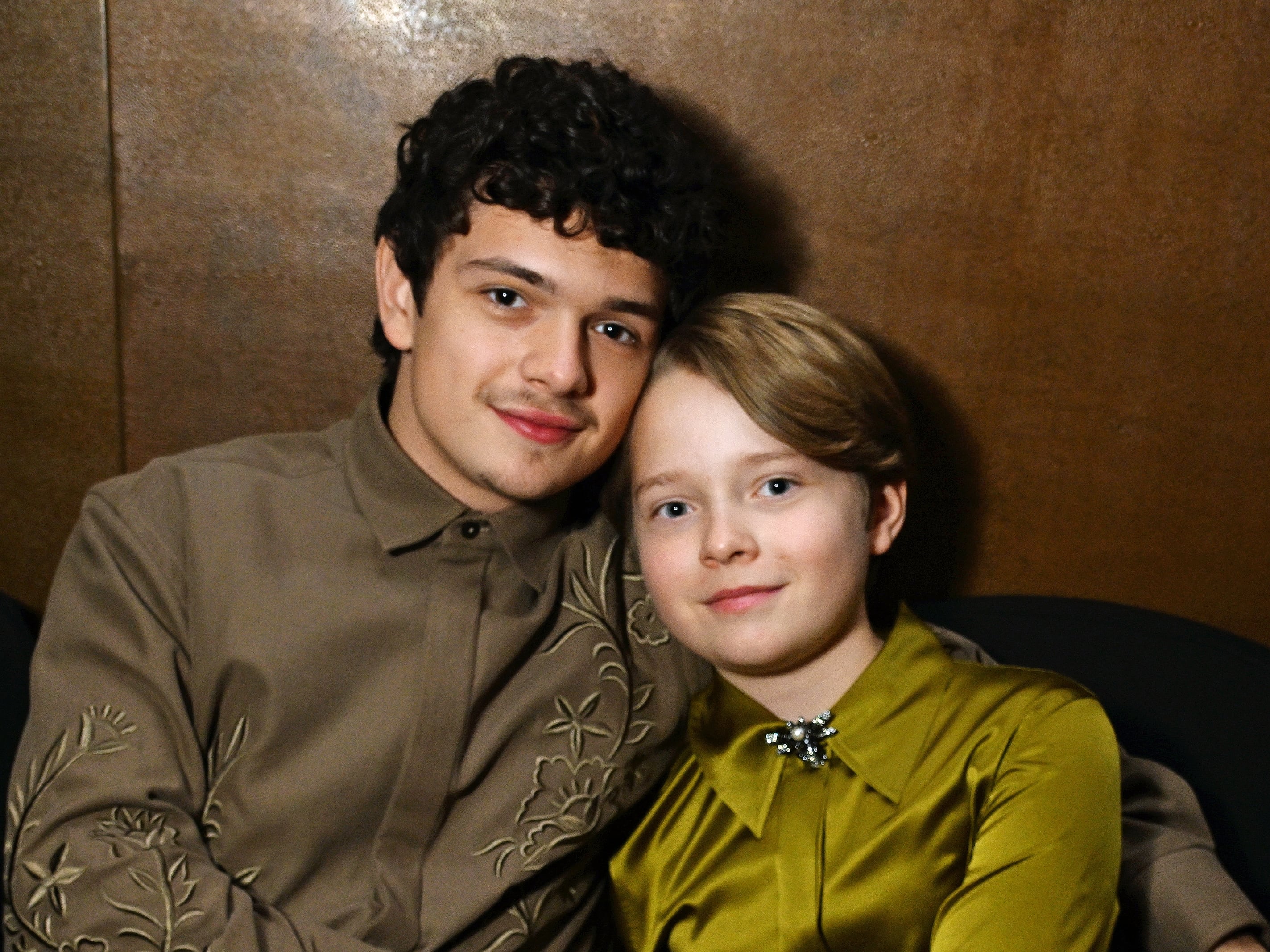 ¿Sabías que eran hermanos? La historia detrás de la dupla que se roba todas las miradas en la película más elogiada del momento