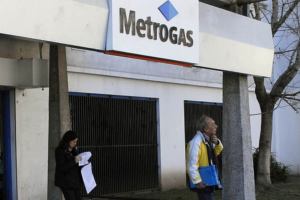 Metrogas distribuirá dividendos por primera vez desde 2001, en plena recta final de su venta