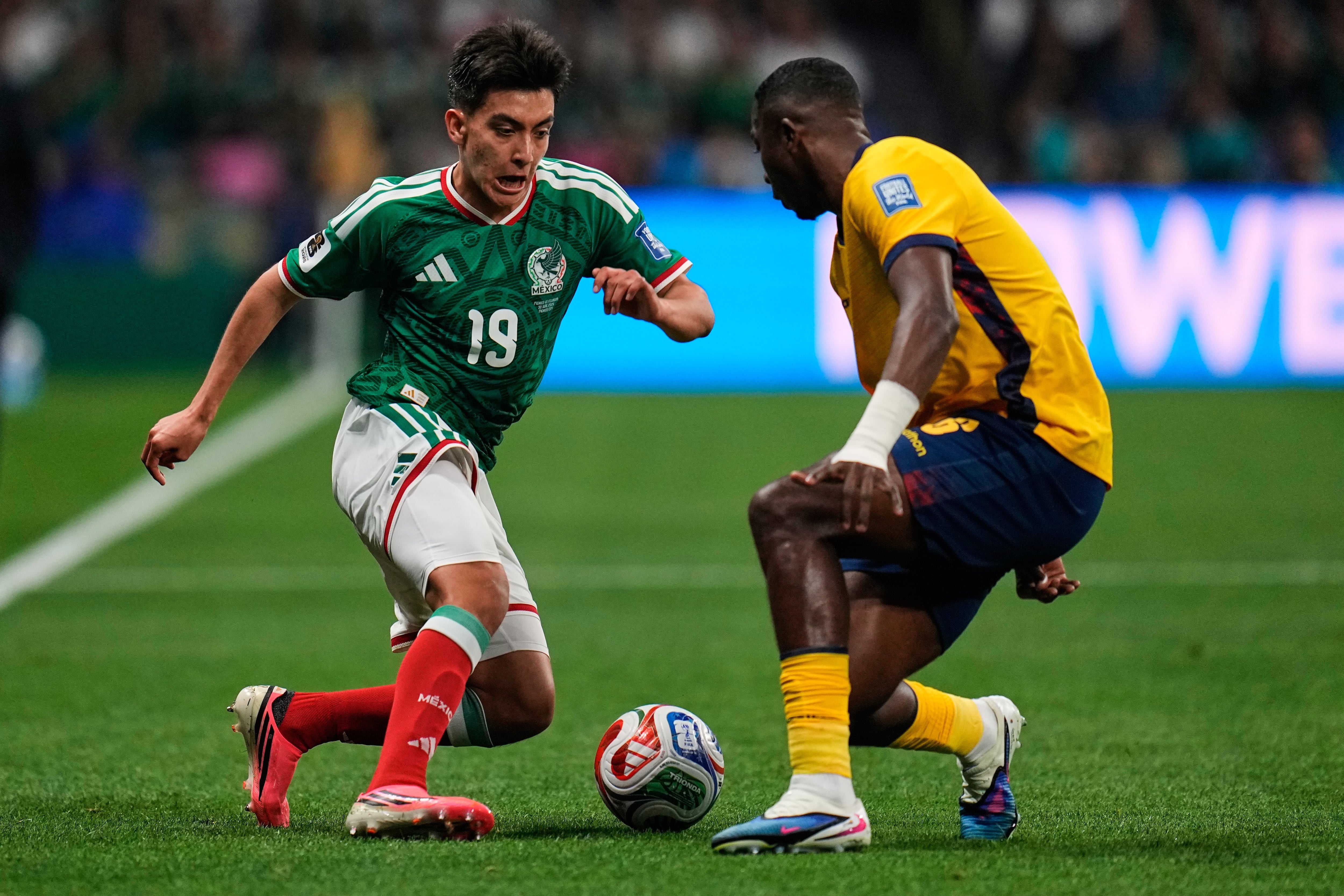 El juvenil Gilberto Mora, de 17 años, fue uno de los futbolistas más destacados de México ante Ecuador
