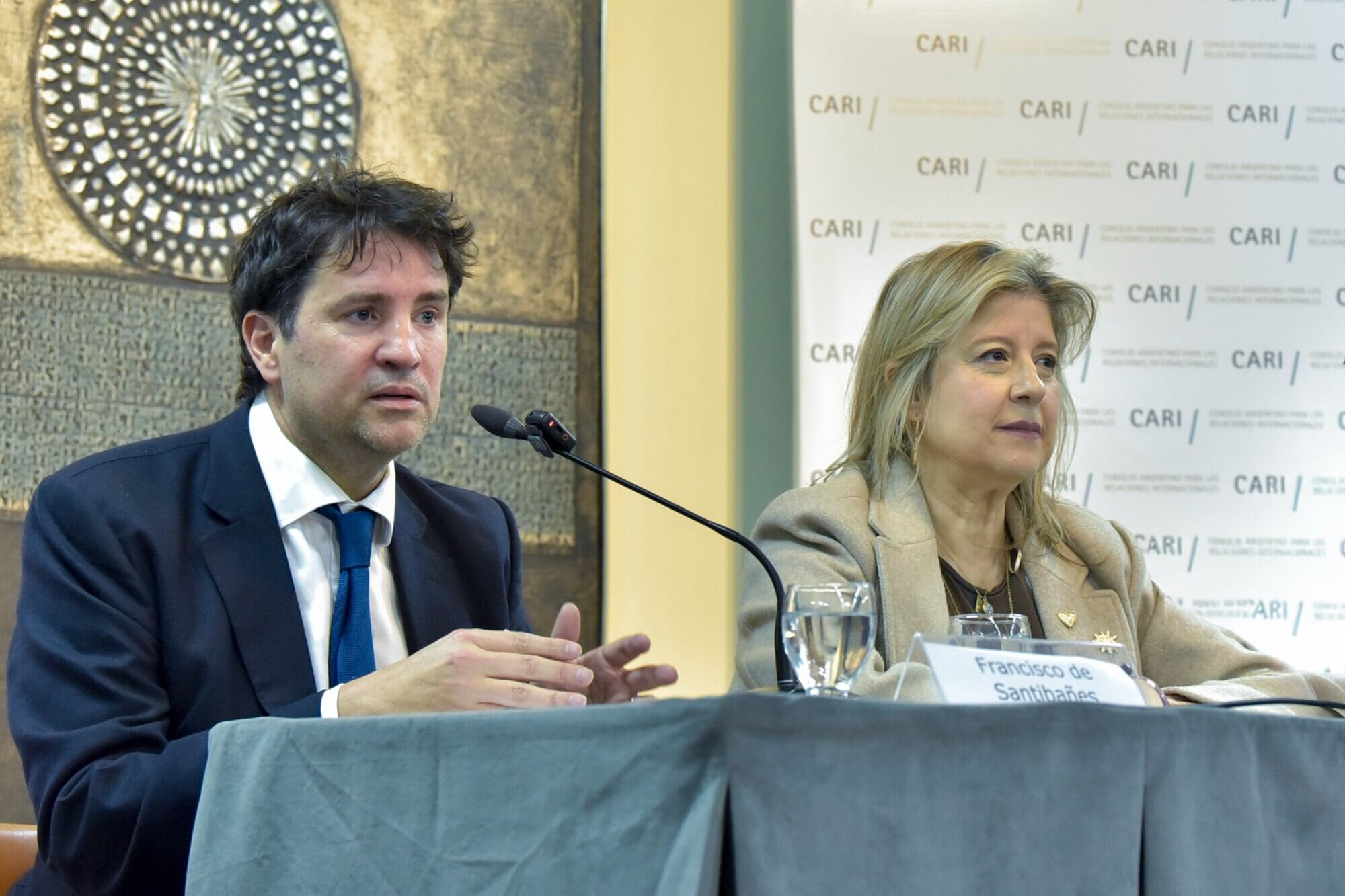 Francisco de Santibañes y la ministra de Seguridad, Alejandra Monteoliva