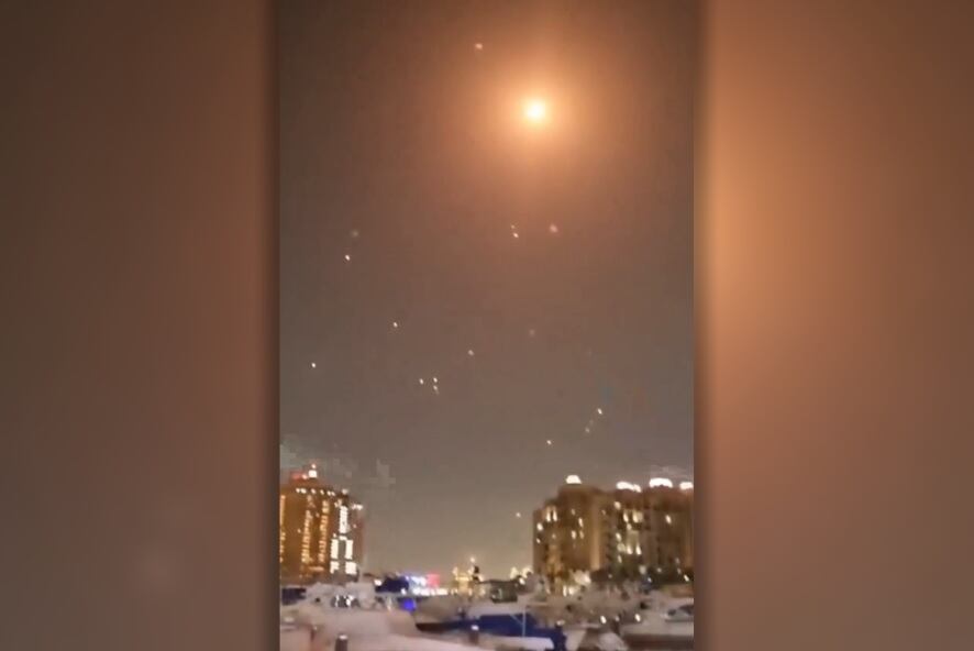 Imagen del ataque iraní a la base aérea estadounidense Al Udeid, en Qatar, el 23 de junio de 2025