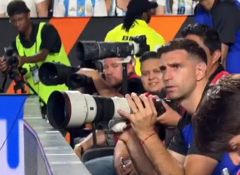 La otra faceta de Dibu Martínez: fue fotógrafo de la selección en el amistoso contra Honduras