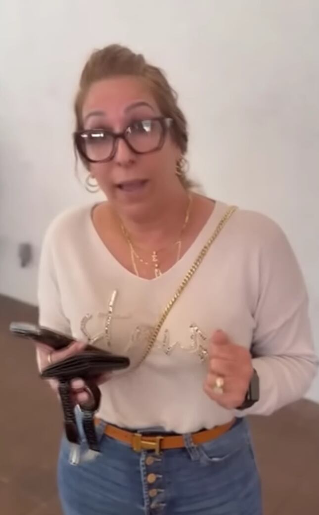 Según el testimonio de Daysi Salvador, los agentes ya estaban dentro del edificio, con listas en mano, a la espera de las personas que salían de las audiencias