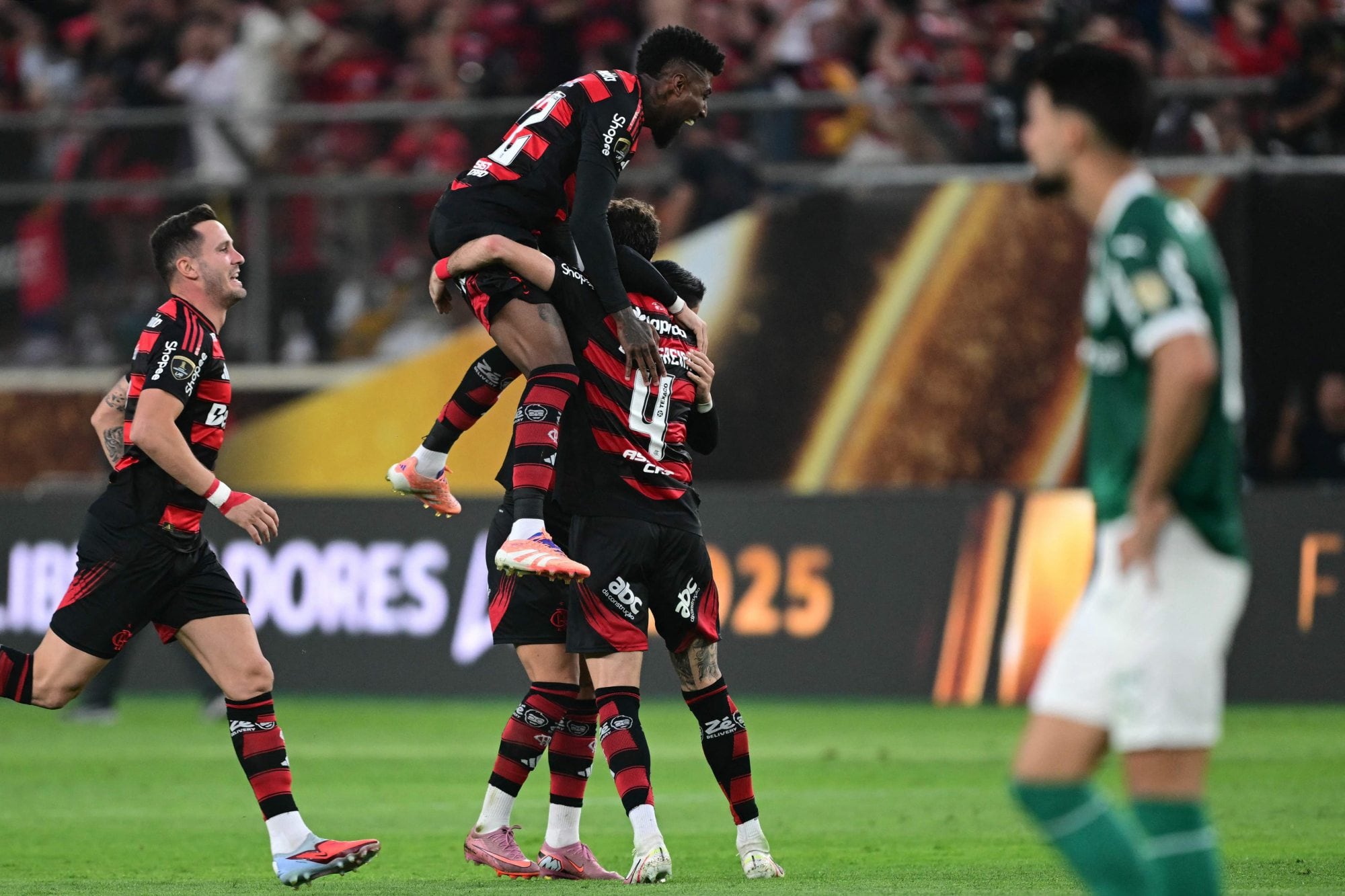 Flamengo celebra el final del partido