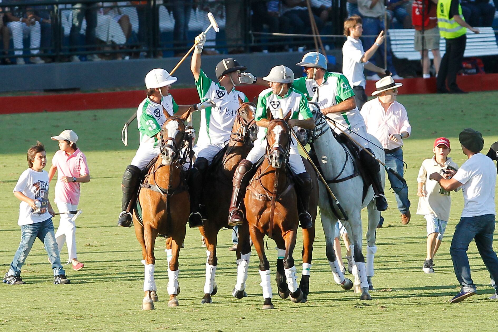 El primer título de Palermo para Pelón (casco negro) y Adolfito: fue en 2011, con Mac Donough y Nero