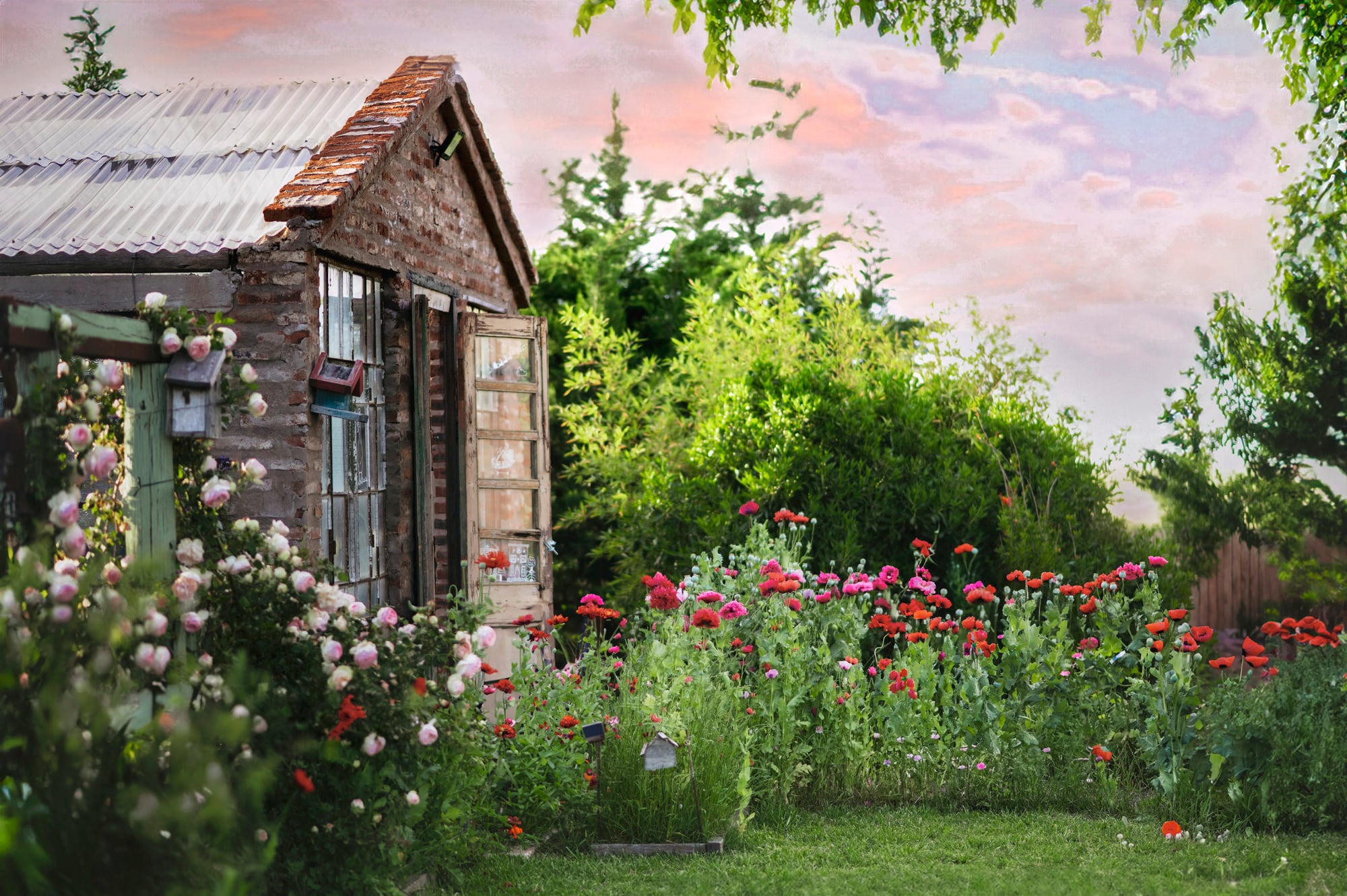 El emprendimiento familiar comenzó con una mudanza, luego un blog y hoy, entre flores y caminos todavía en construcción, lleva una vida que se parece bastante a un jardín