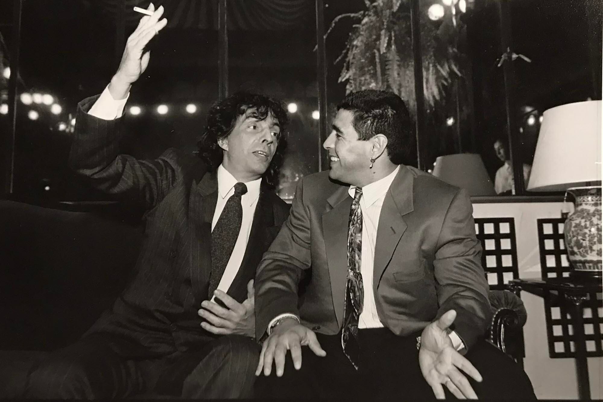 Alejandro Dolina y Diego Maradona, una imagen que resume la pasión del comunicador por el fútbol