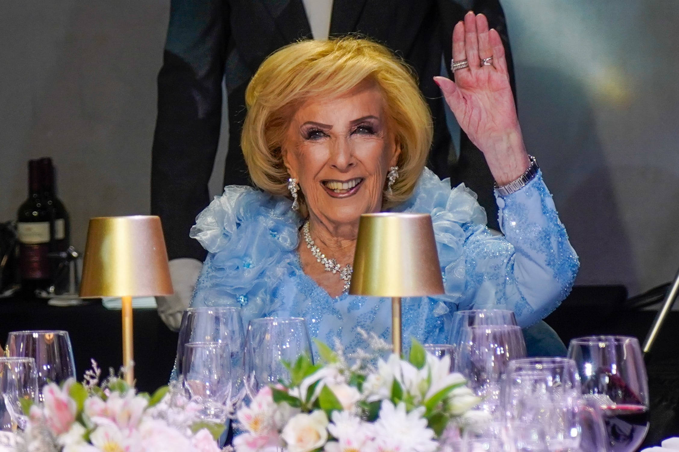 Mirtha Legrand presidió la tradicional Gala solidaria de Fundami y donó valiosas piezas de su colección de joyas
