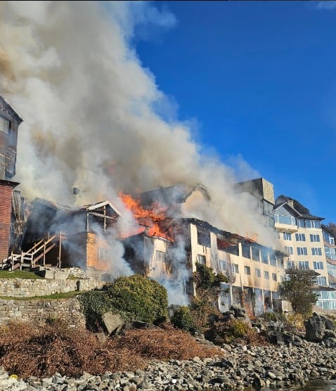 “Quema de residuos forestales”: de premiado internacional a cenizas, la historia de un tradicional hotel de Bariloche