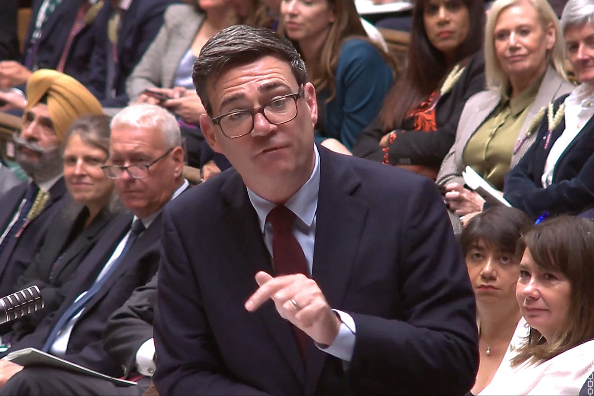 El premier británico Andy Burnham en el Parlamento