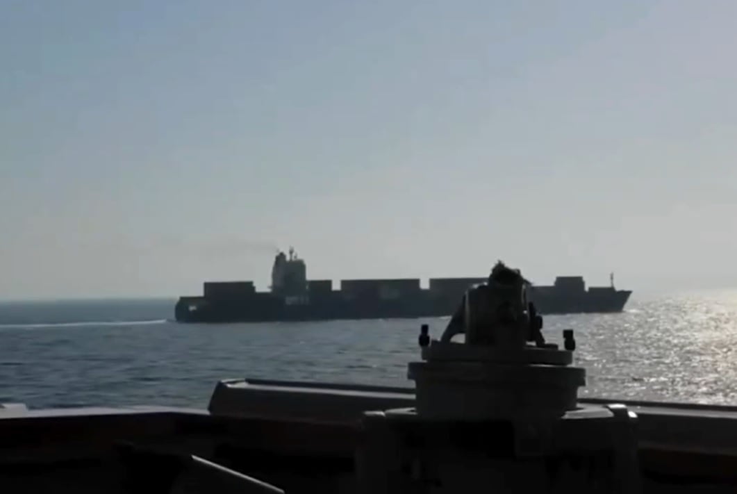 Así fue el ataque de Estados Unidos a un carguero iraní que intentó evadir el bloqueo en el estrecho de Ormuz