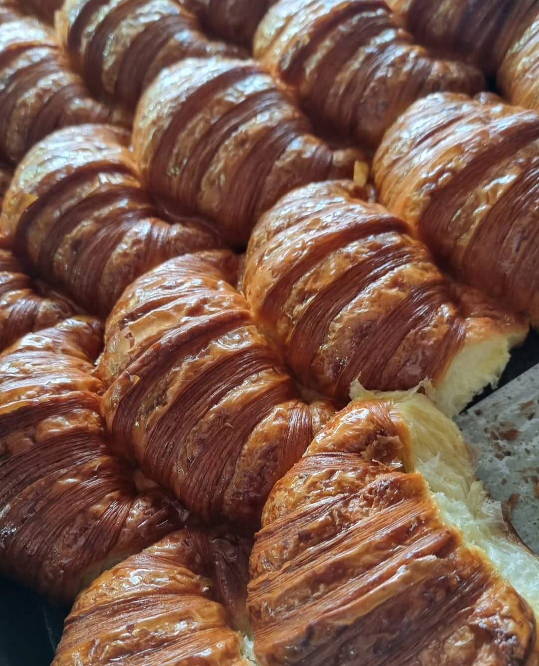 Las medialunas, el producto más buscado de Atelier Fuerza