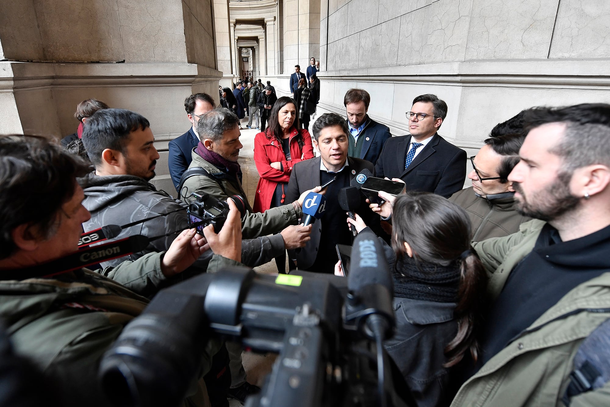 Kicillof opinó sobre el caso Adorni y habló de "pendrives" para la provincia: "Es mucha plata"