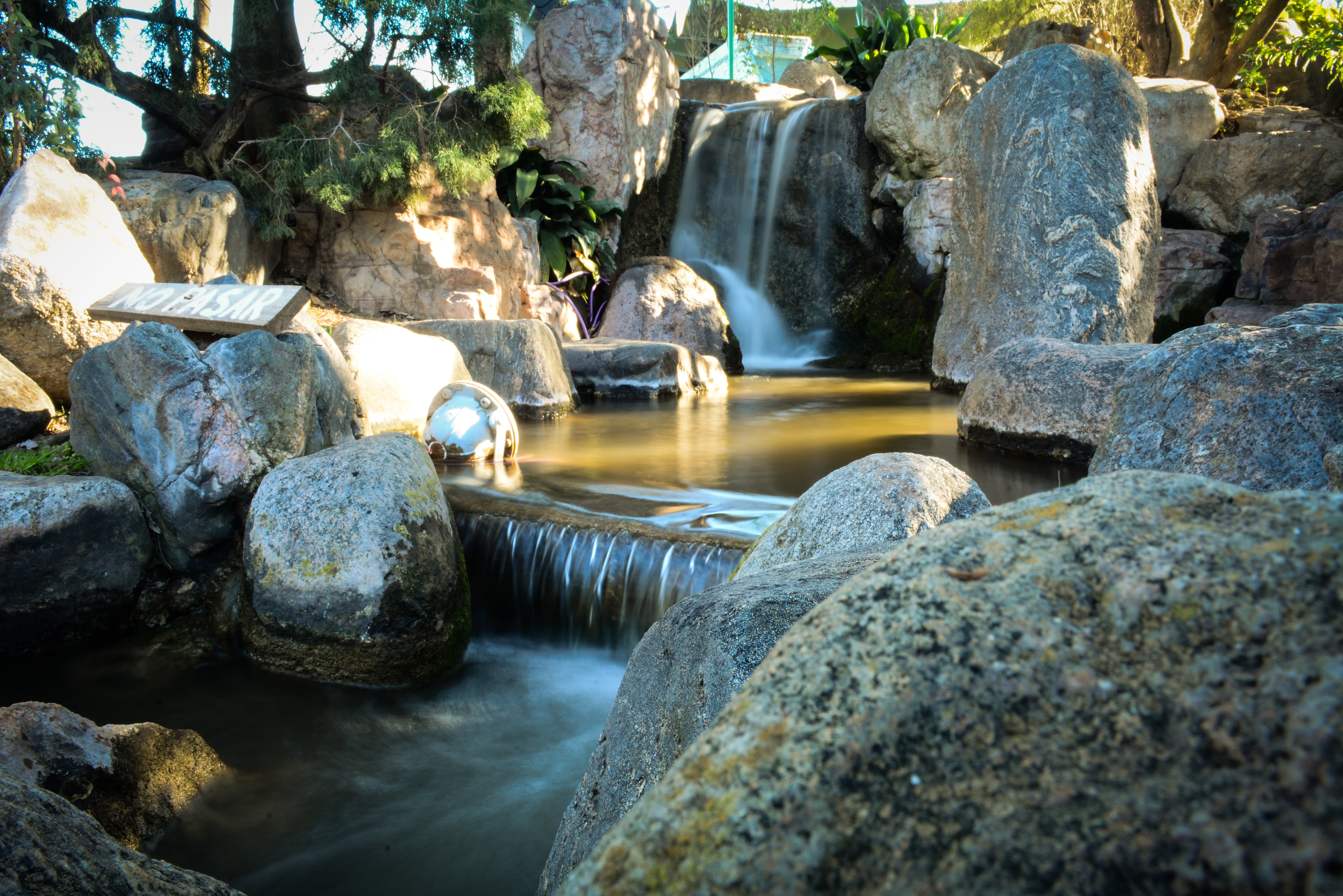 En la mente del paisajista, cada islote, cascada o puente así como la ubicación del agua tiene su significado. “Nada está puesto porque sí”, suele decir