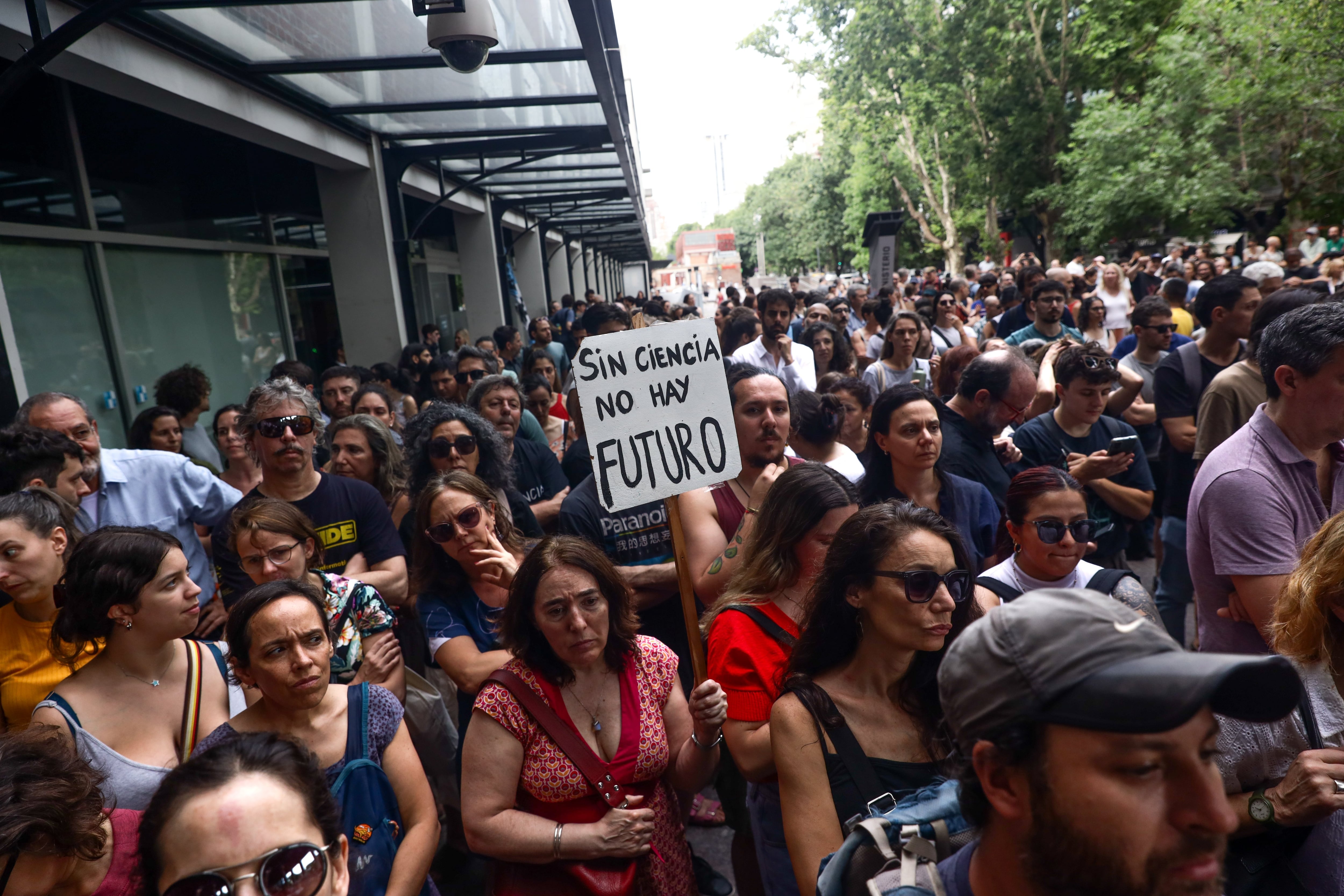 Frente a la Agencia I+D+i: “Le pedimos al niño Jesús insumos para investigar”, la llamativa protesta del sector científico