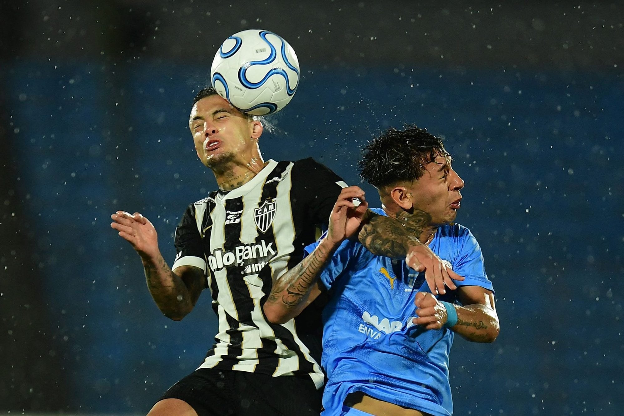 Atlético Mineiro, un conocido de los argentinos que pasó del recelo a la ilusión con el técnico Eduardo Domínguez 8 Kevin Castaño y Diogo Guzmán en la disputa de la pelota: Atlético Mineiro y Boca revivirán una final, como en la Copa de Oro de 1992