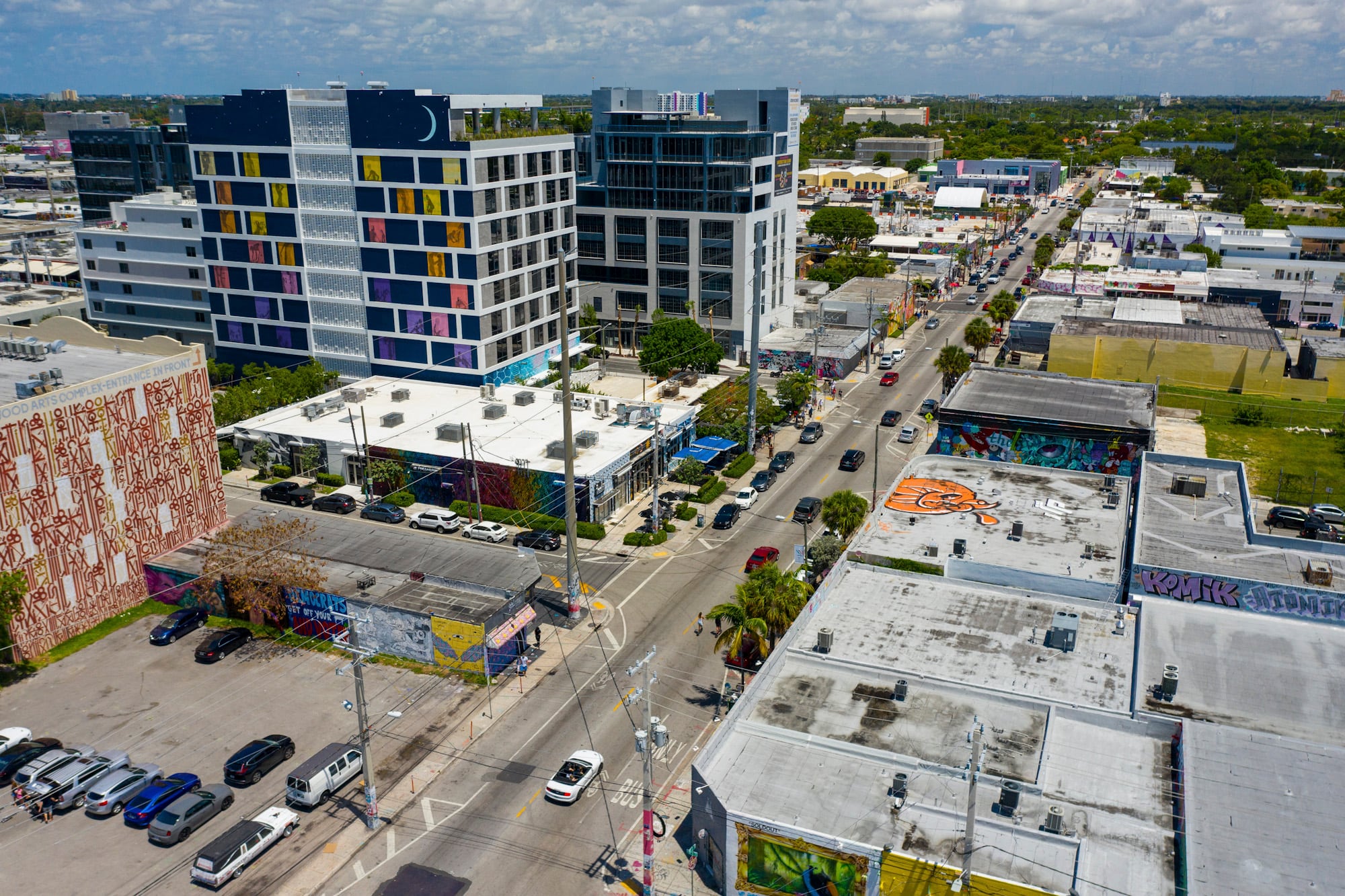 Wynwood queda en Miami, Florida, Estados Unidos, al norte del centro de la ciudad (Downtown) y al oeste de Miami Beach