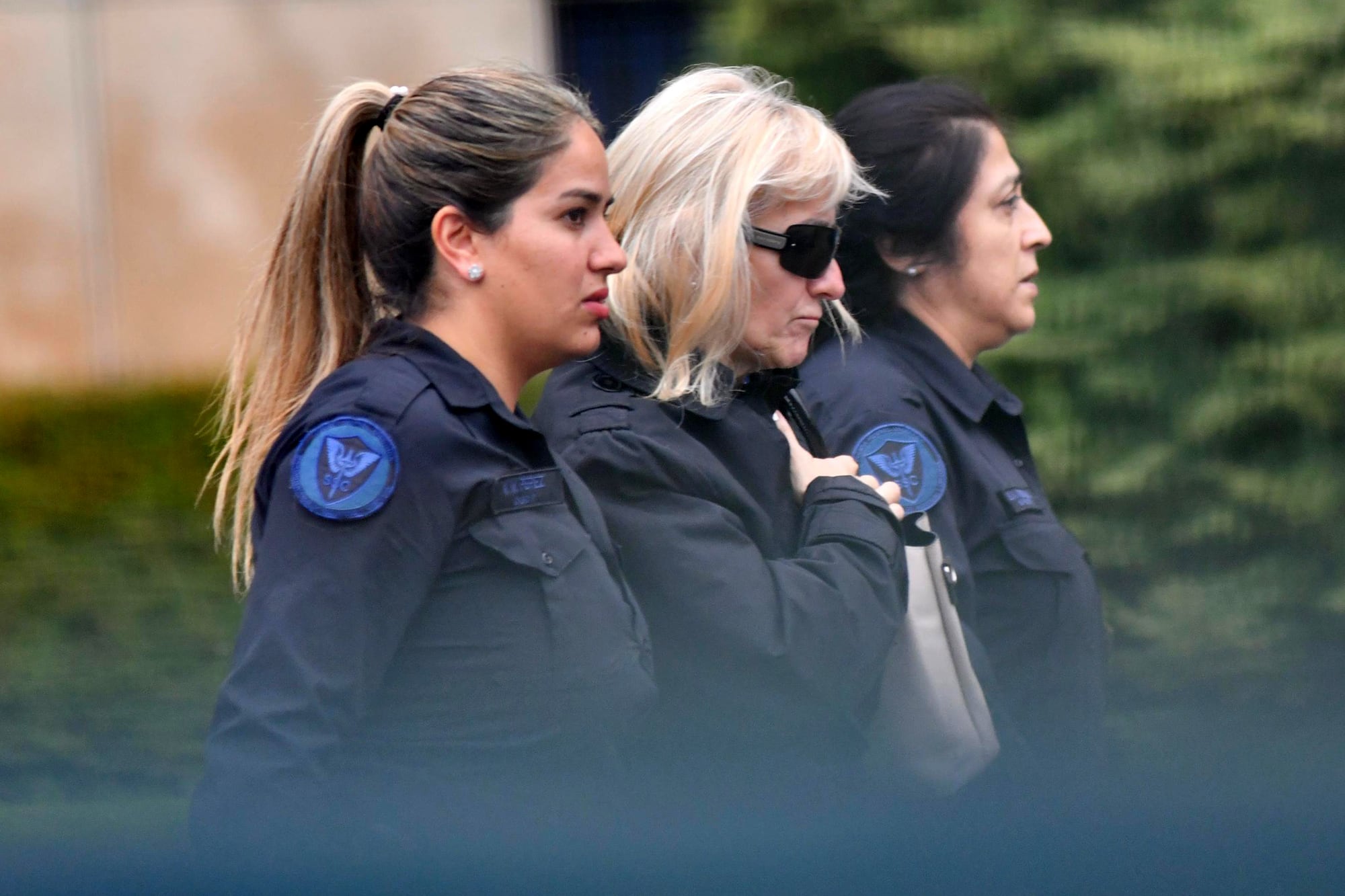 Claudia Sbabo se retira de los tribunales de Comodoro Py tras declarar en la causa de enriquecimiento ilícito de Manuel Adorni