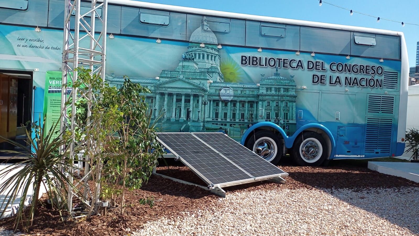 El Bibliomóvil de la Biblioteca del Congreso se estacionará frente al Cabildo el viernes 25 para que todos lo puedan disfrutar