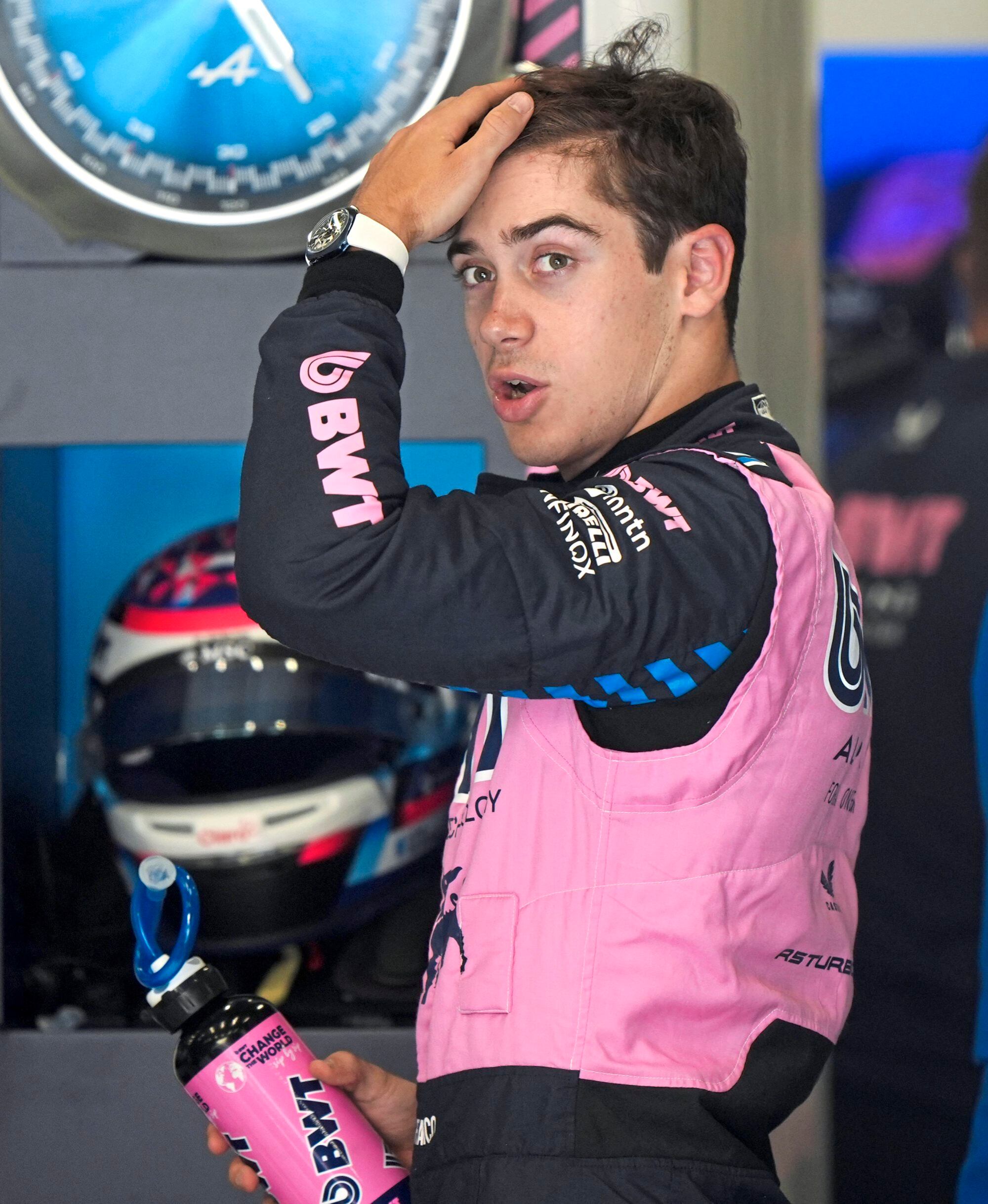 Colapinto tuvo un susto en la larga curva Pouhon; estuvo al borde del desastre