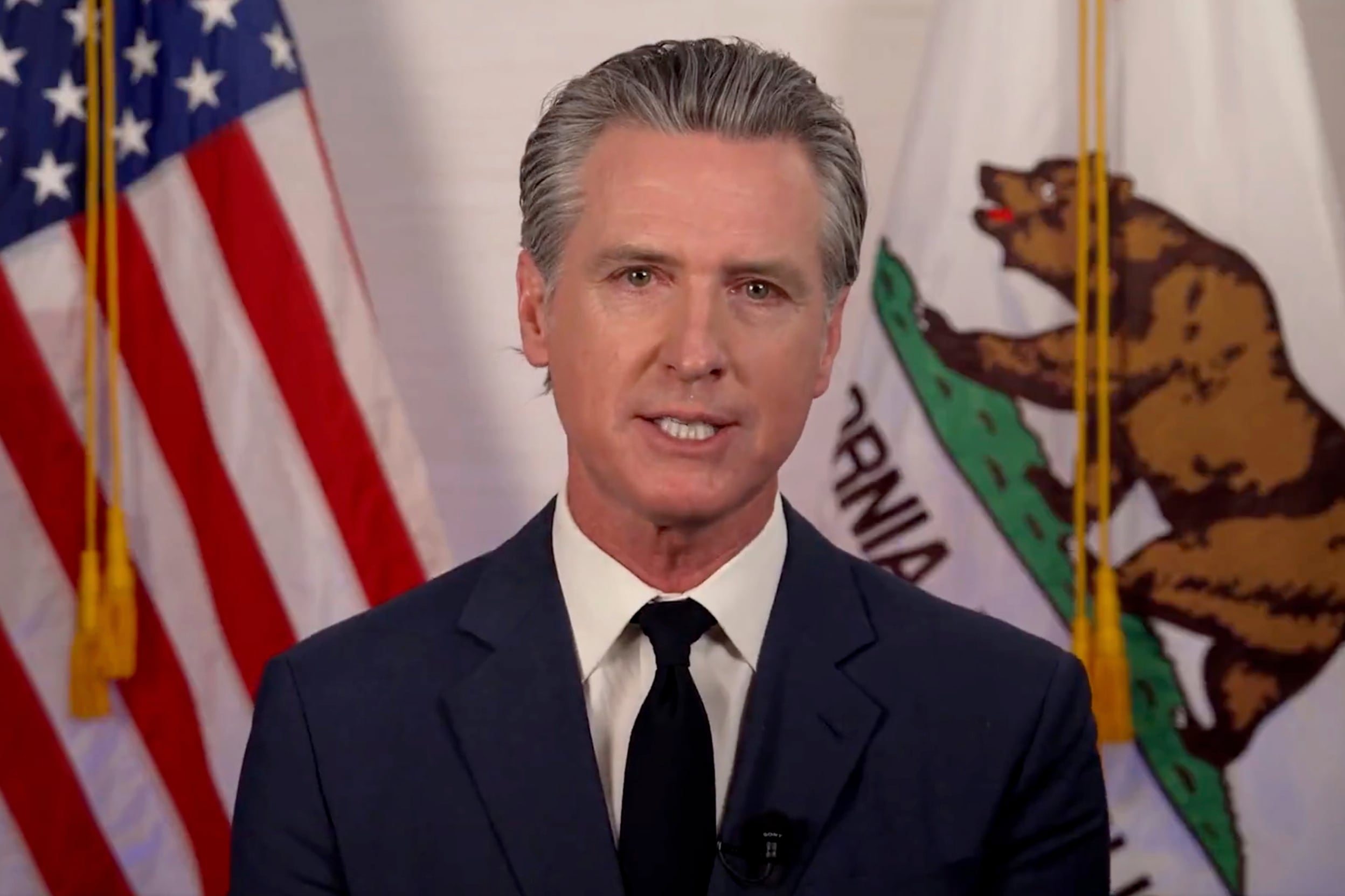 Newsom criticó al gobernador de Texas por querer rediseñar los mapas electorales de su estado, pero ahora él también seguiría los mismos pasos