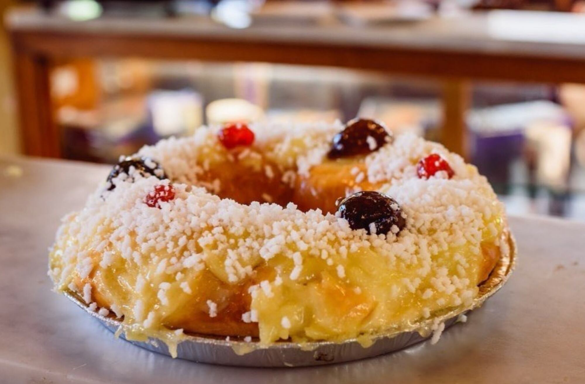 Este pan se elabora con harina, sal, azúcar, levadura, agua, mantequilla y huevo, además de semillas de anís o ralladura de naranja y frutas cristalizadas (principalmente higo, acitrón y ate de color rojo). Y por sus mismos ingredientes puede clasificarse dentro del grupo alimenticio de los carbohidratos