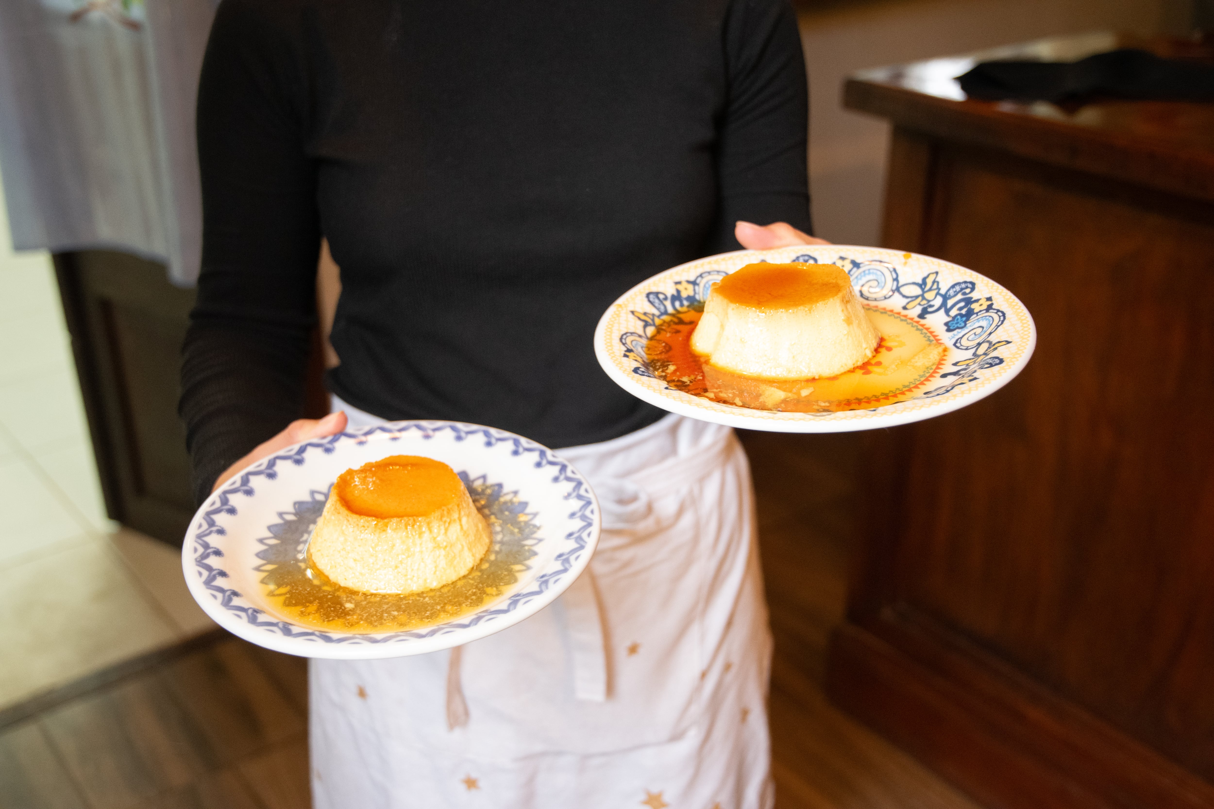 Flan casero, uno de los postres más pedidos del menú