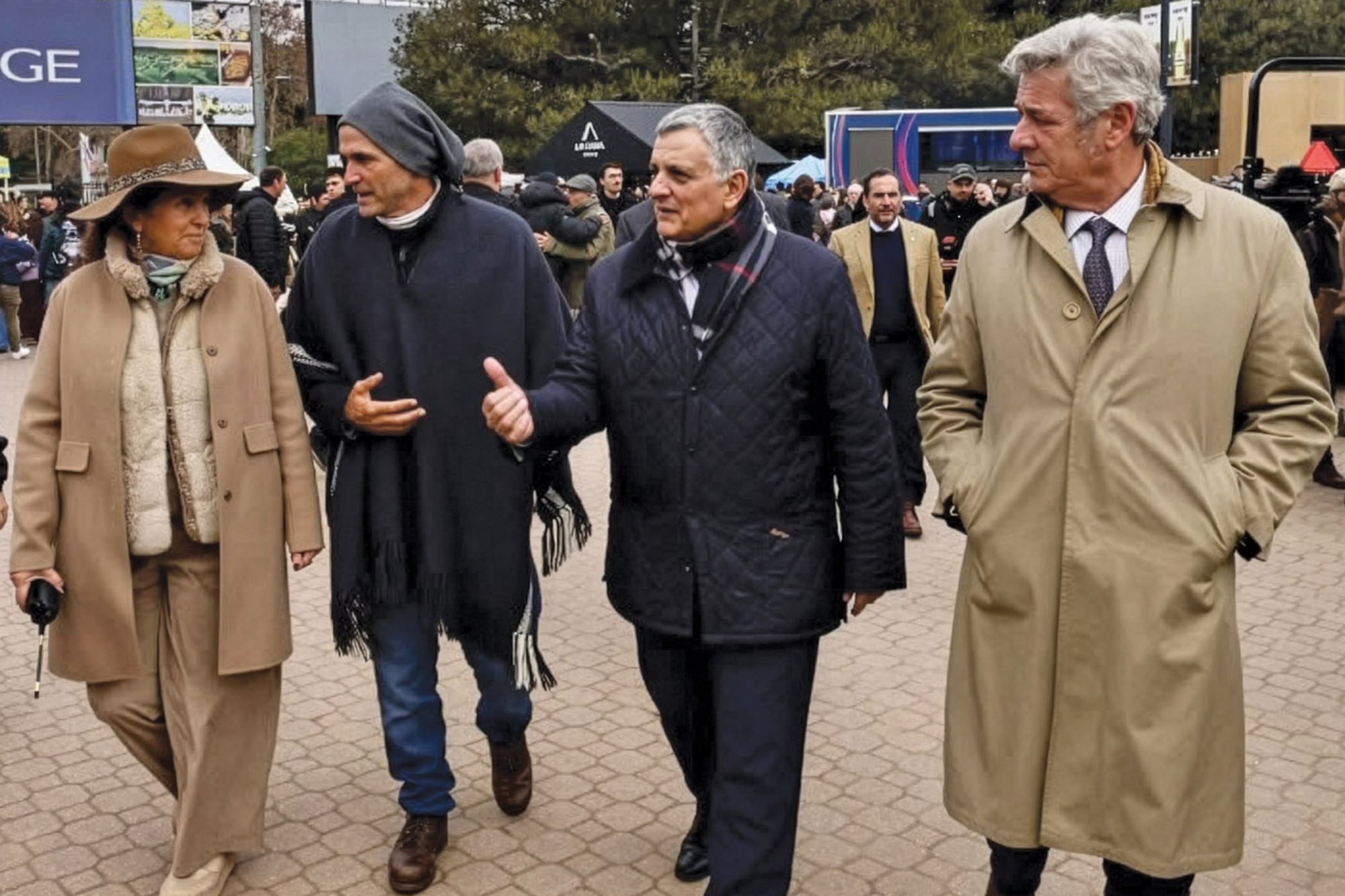 Eloisa Frederking, vicepresidenta segunda de la Sociedad Rural Argentina, recorre la muestra junto a Adolfo Cambiaso, Horacio Marin, presidente y CEO de YPF; y Federico Pino, presidente de la Sociedad Rural Argentina