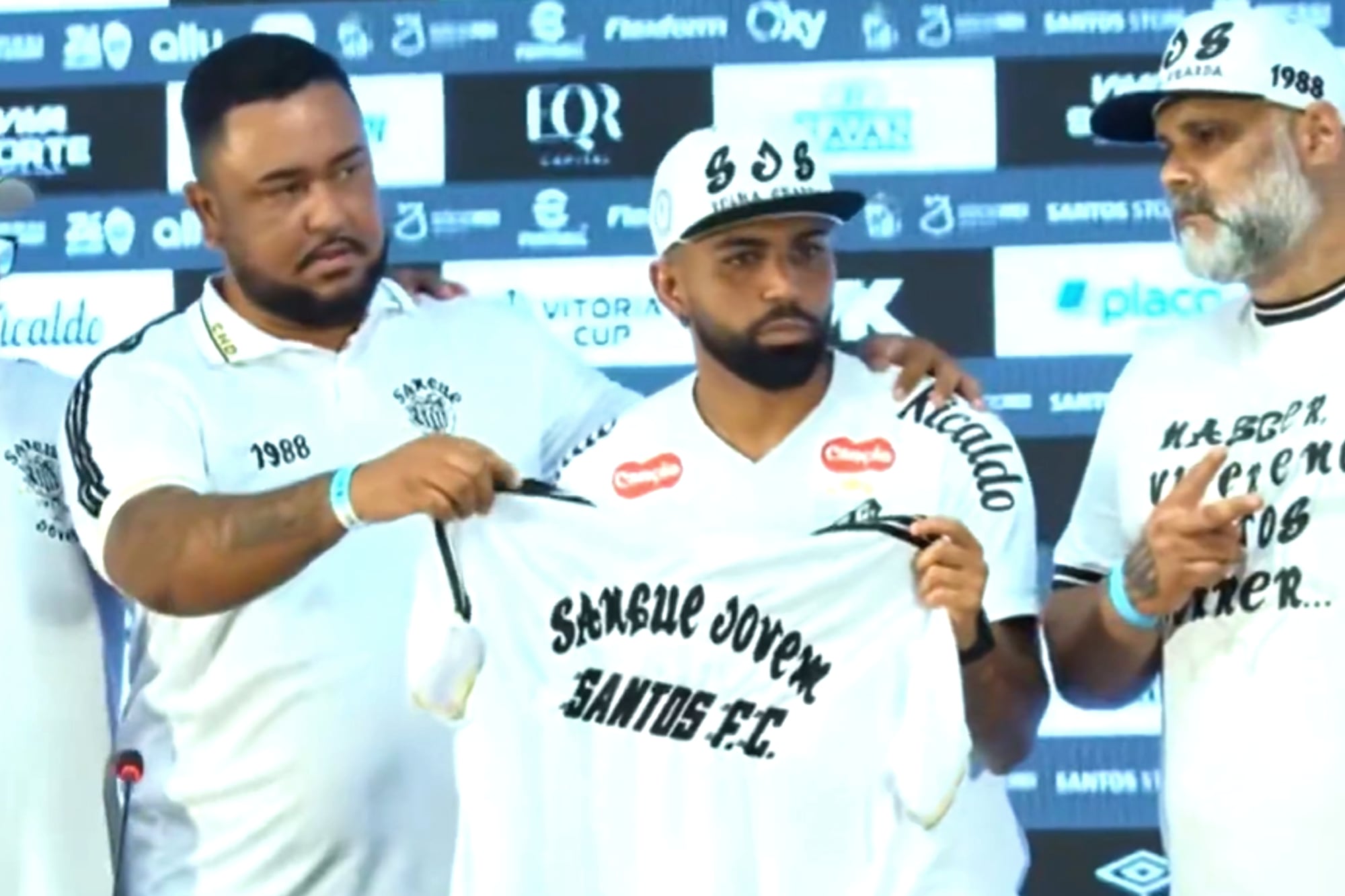 Gabigol volvió a Santos, su casa, pero la barra lo recibió con una advertencia: “Vos sabés cómo son las cosas”