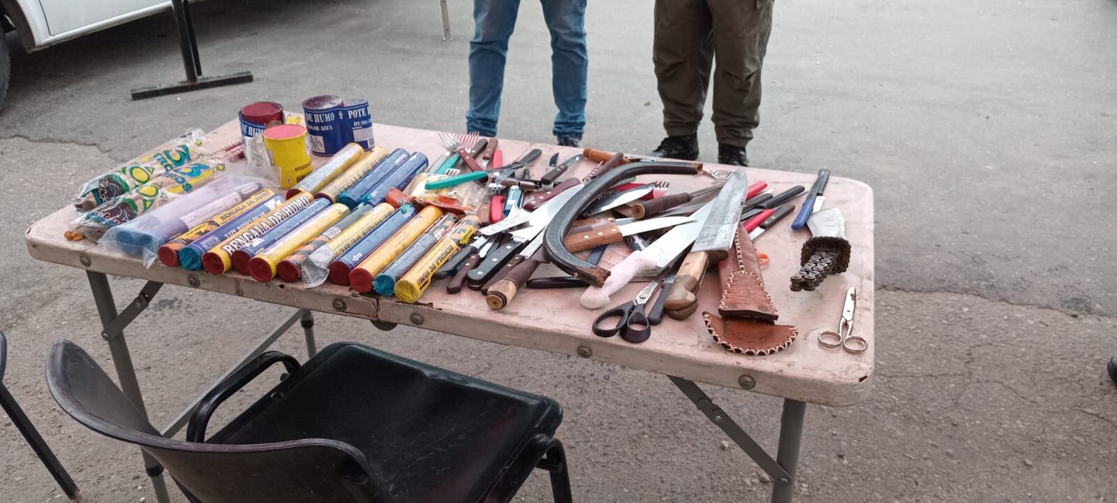 La Policía secuestró pirotecnica, alcohol, facas y drogas en un peaje de la ruta rumbo a Córdoba