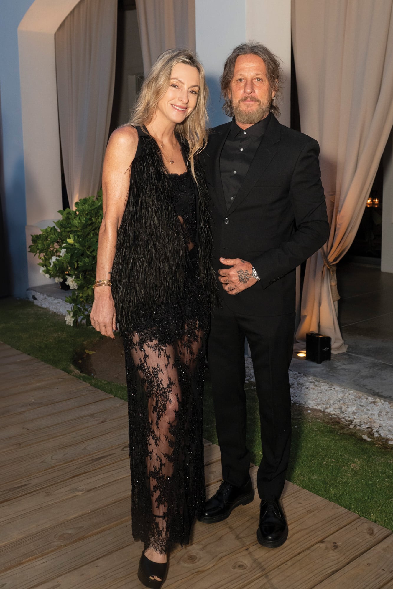 Cynthia Kern, con encajes y transparencias, y Federico Bonomi