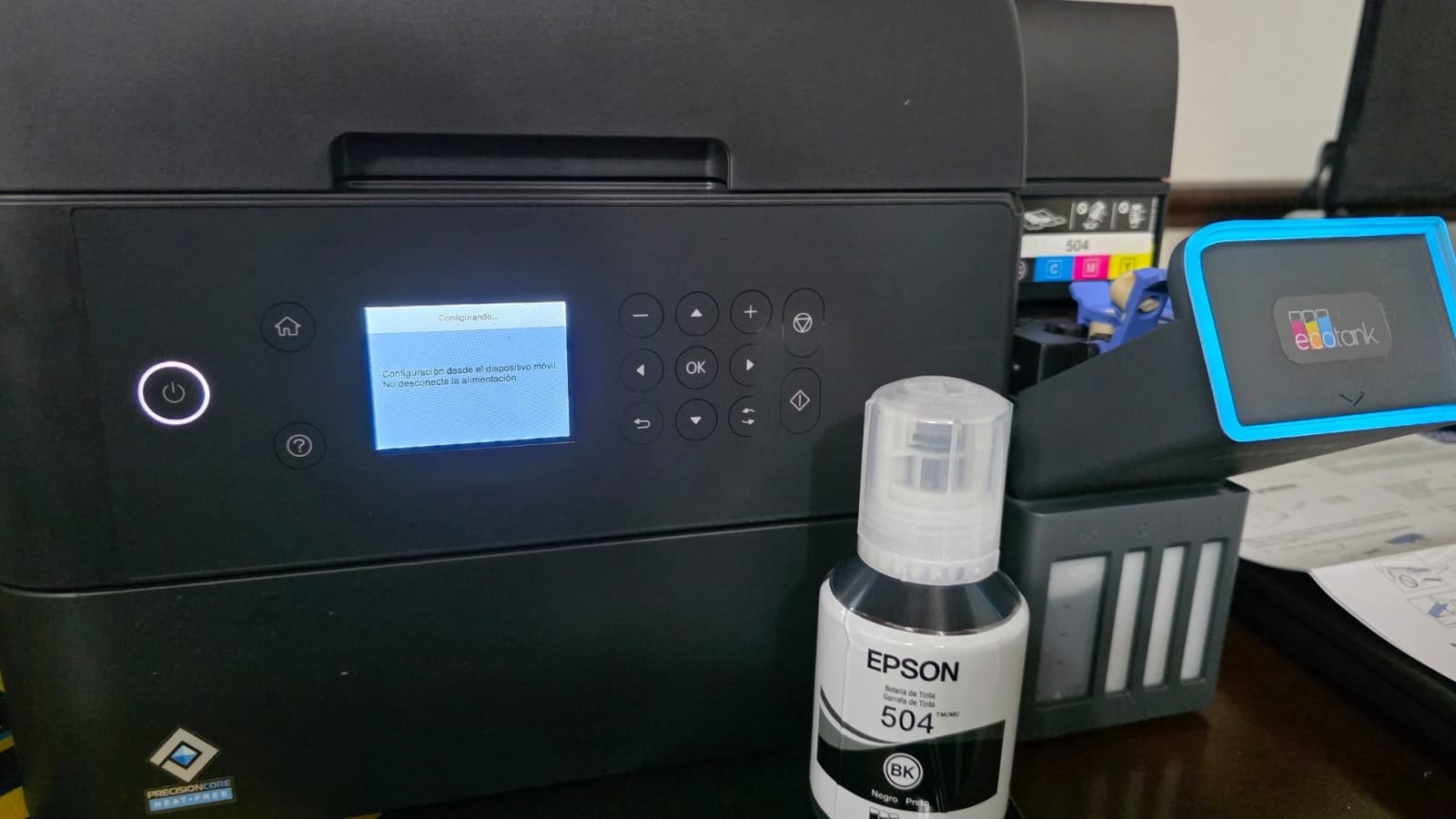 La Epson EcoTank L6370 se puede configurar en la impresora o desde la app, que también permite ver el nivel de tinta y gestionar otras funciones
