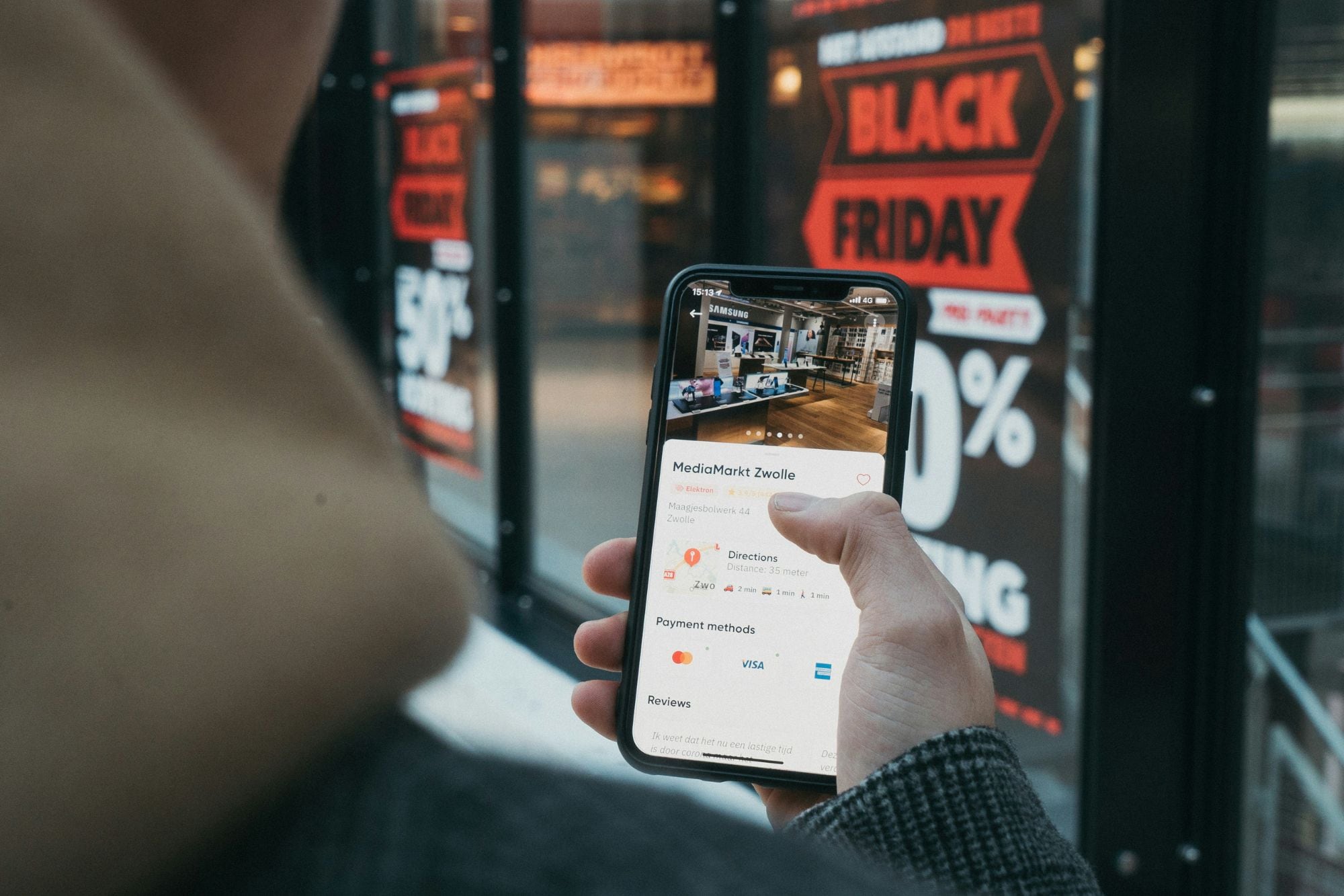 Para el Black Friday 2025, la inteligencia artificial recomienda una estrategia de compra híbrida