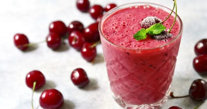 El jugo de cereza ácida produce melatonina.