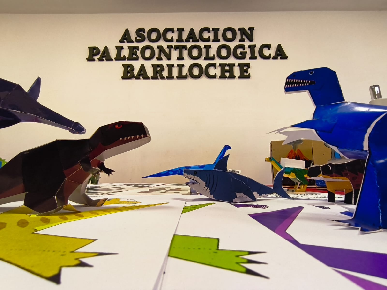 El Museo Paleontológico Bariloche organiza un taller de animales prehistóricos de papel
