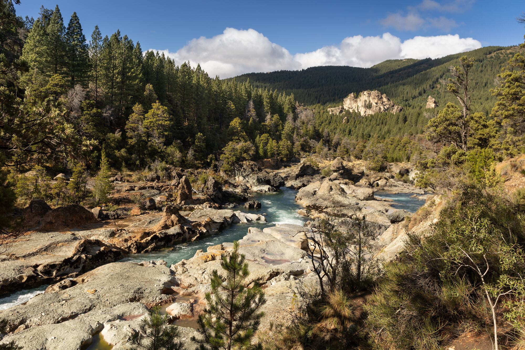 Vista de los Pozones del Caleufú en otoño.