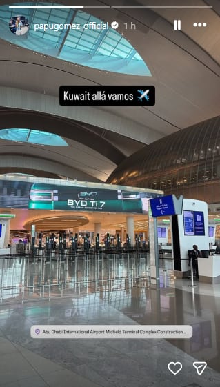 Papu Gómez viajó a Kuwait para relatar el partido de despedida de Messi con la selección argentina (Foto: Instagram @papugomez_official)
