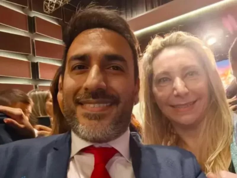 Desde el streaming oficialista Carajo, el abogado Alejandro Sarubbi Benítez propuso “esterilizar” a los bonaerenses o tirarles napalm 7 Sarubbi Benítez junto a Karina Milei