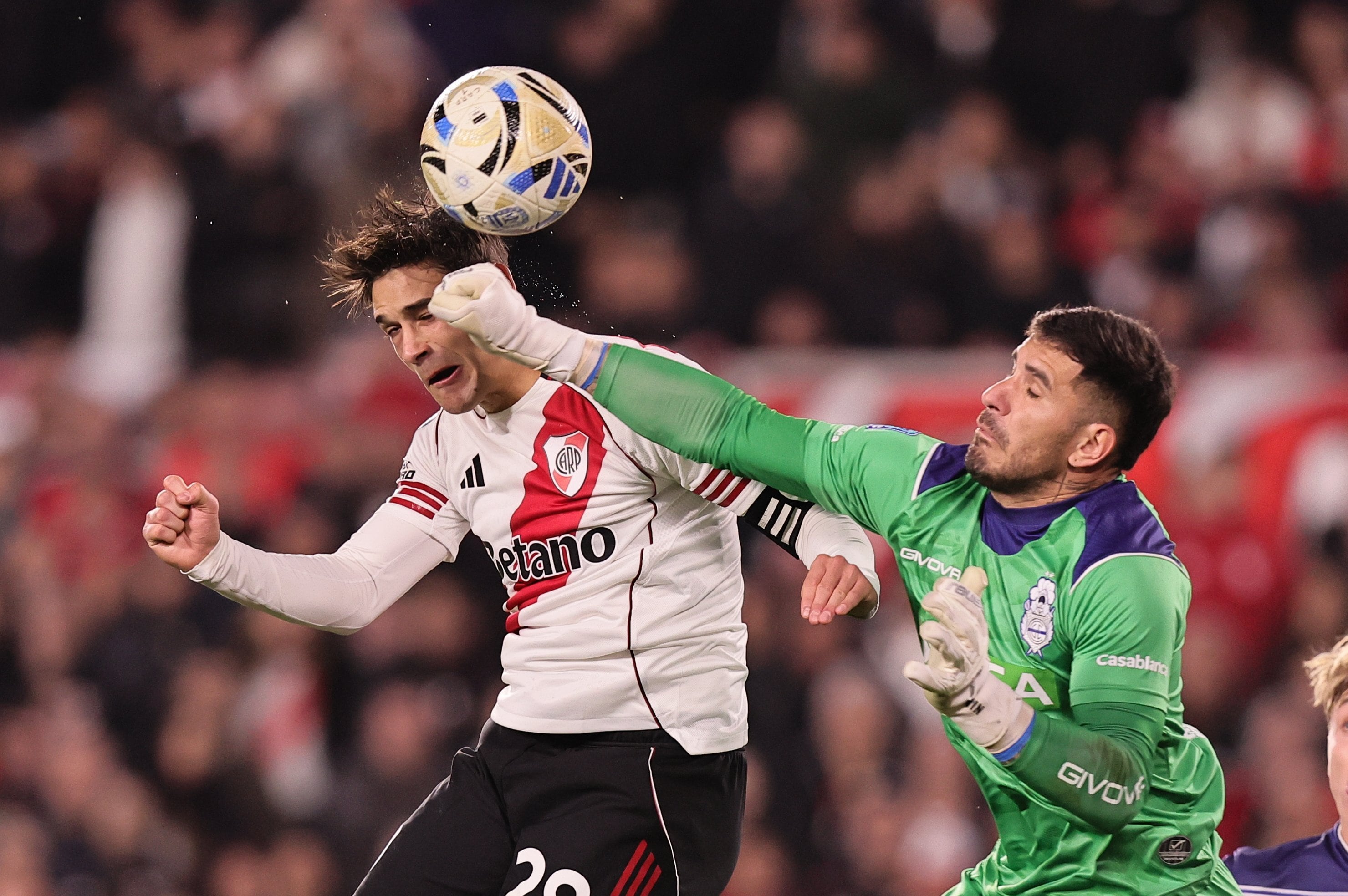 River se impuso por 2 a 0 y enfrentará a Rosario Central en semis