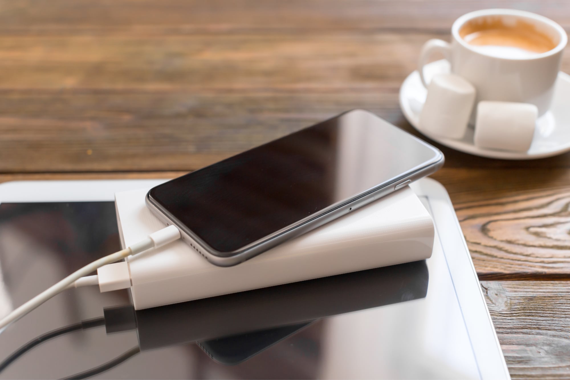 Por qué se calienta el cargador del celular y cuál es la mejor forma de solucionarlo