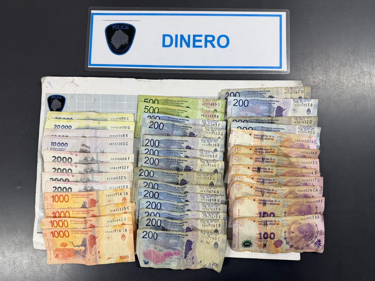 Decomisaron drogas y dinero en un puesto de venta narco supervisado por una abuela