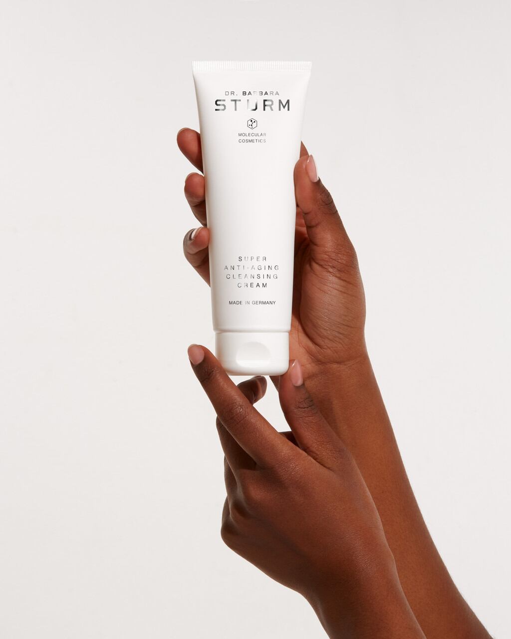 Taylor Swift usa una crema limpiadora de la marca Dr. Barbara Sturm que cuesta US$100 (Dr. Barbara Sturm)