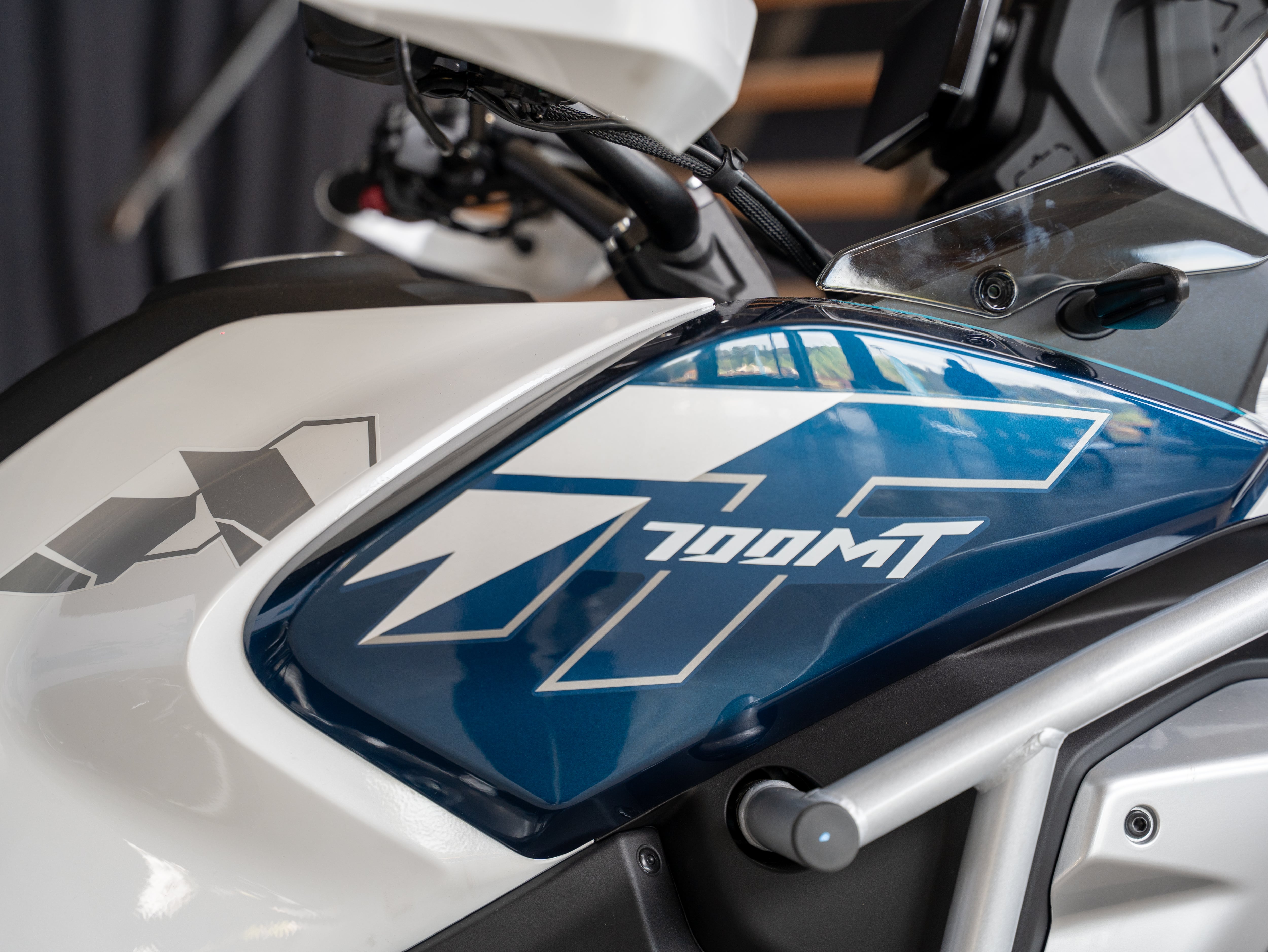 El tanque de combustible es de 20 litros