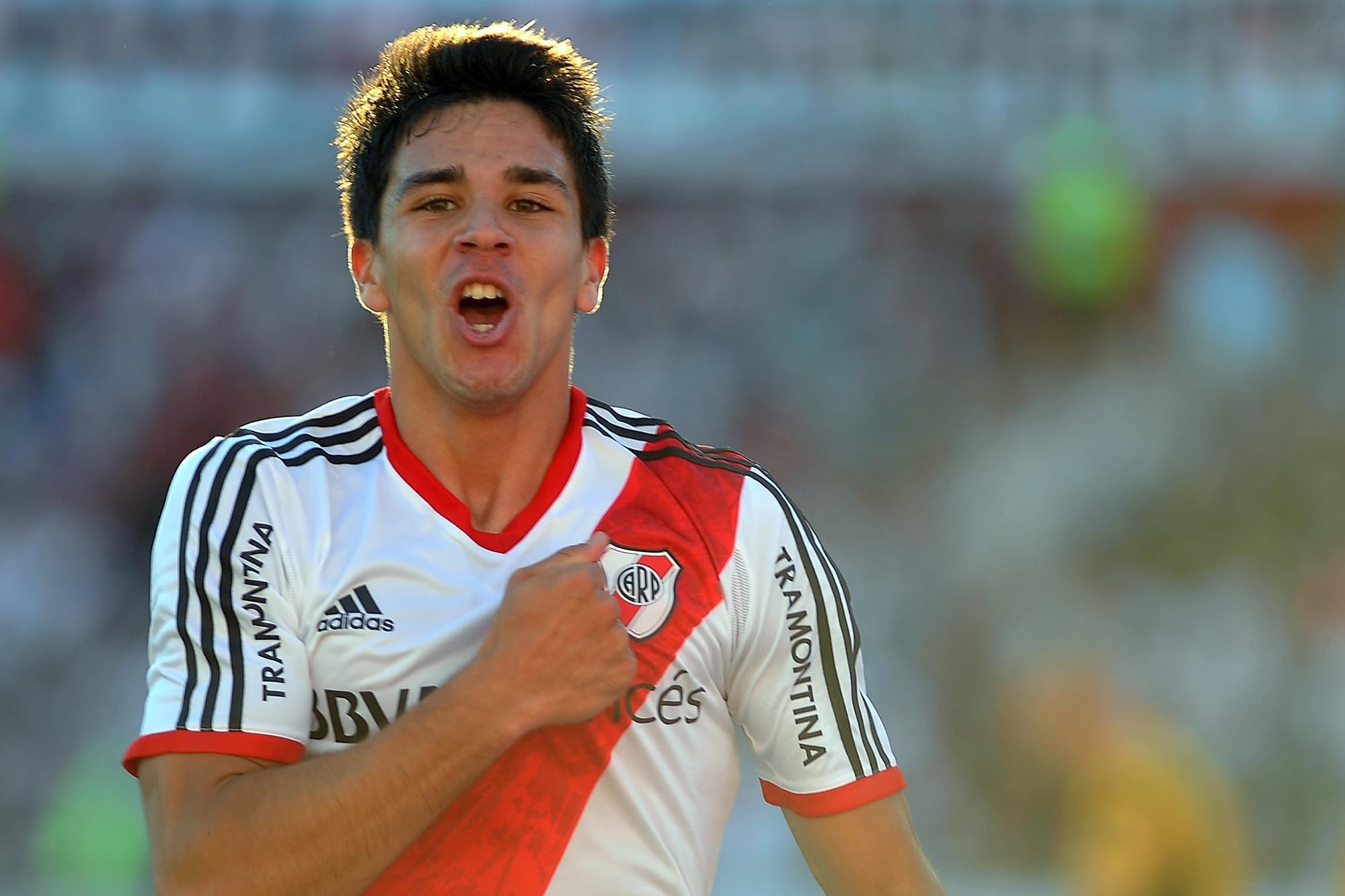 Gio grita un gol para River en 2013