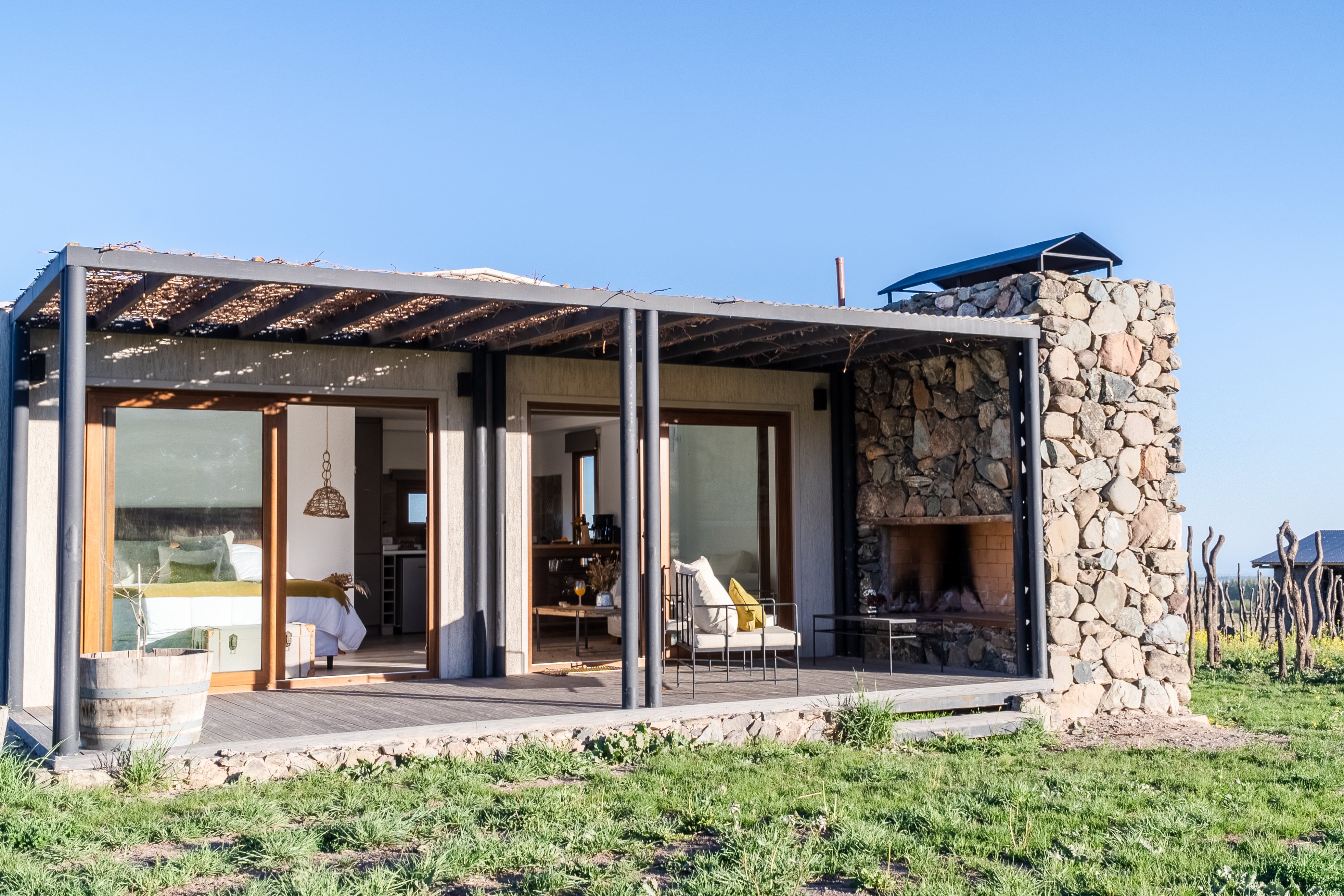 El lodge está rodeado de cinco hectáreas de terreno y es ideal para relajarse cerca de las viñas.