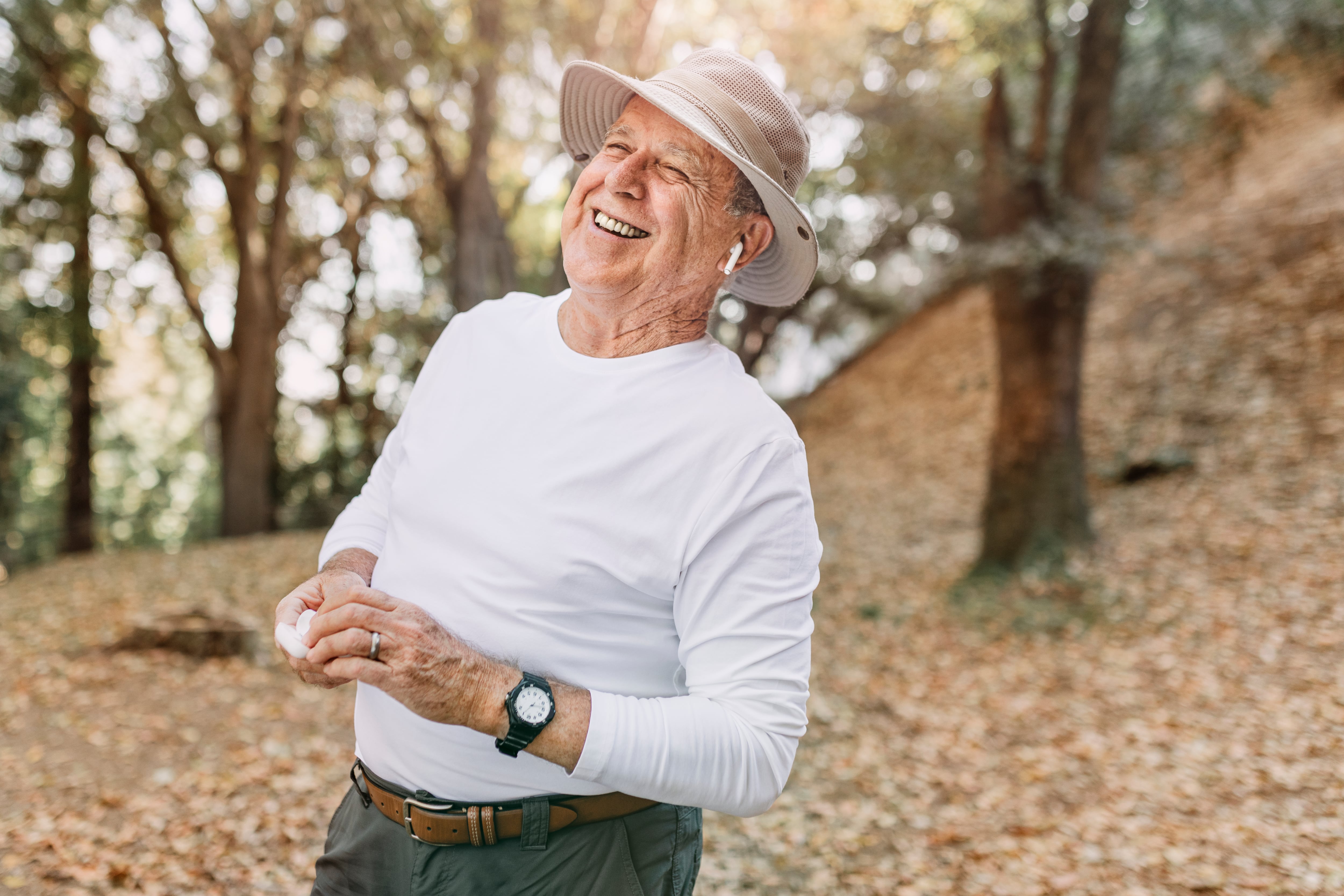 El vínculo con el entorno es clave en la tercera edad (Foto: Freepik)
