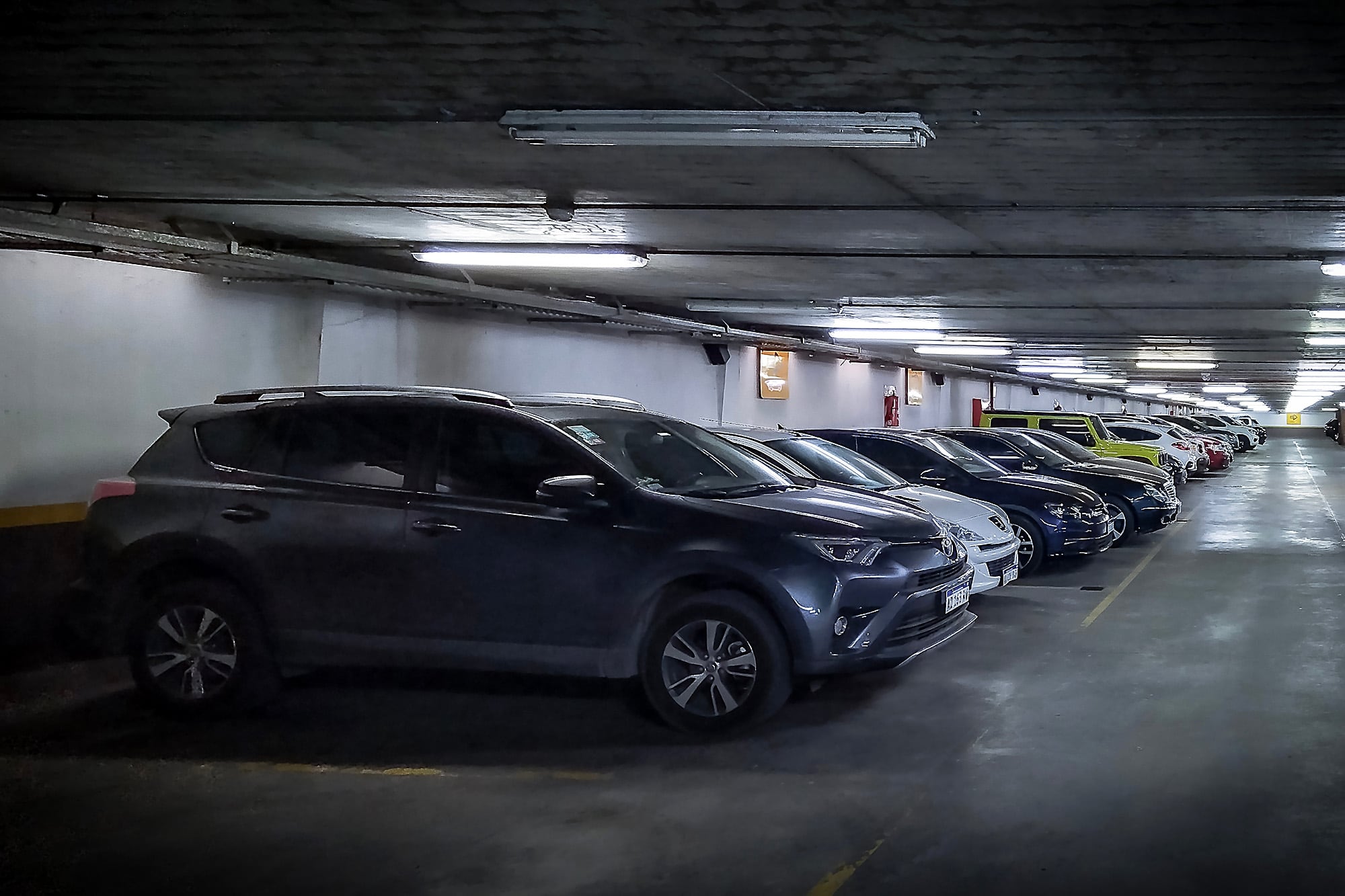 Qué diferencia hay entre una cochera y un garaje