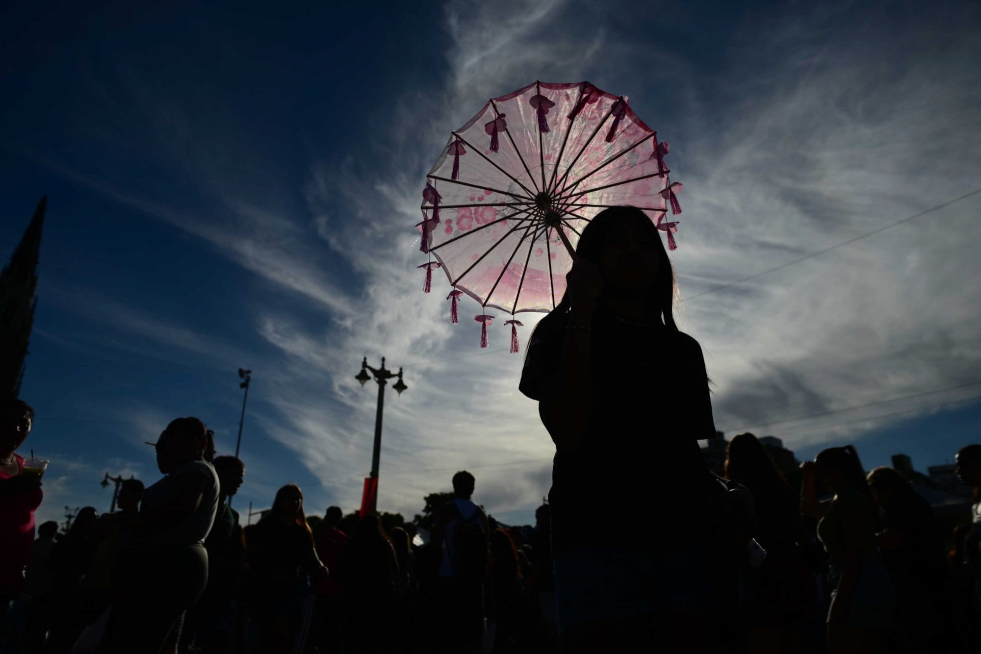 Muchos asistentes a los festejos por el Año Nuevo Chino, en La Plata, lucen elementos típicos de esa cultura oriental