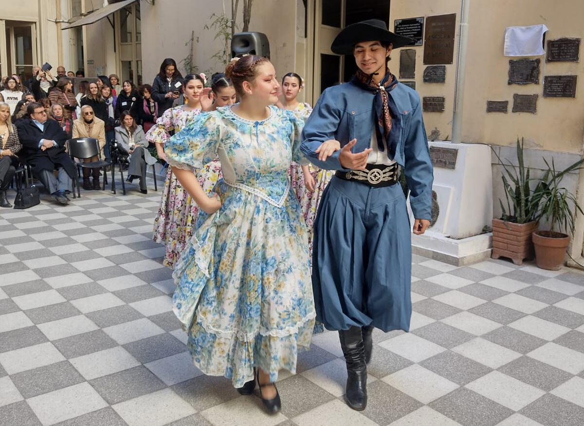 El folclore no puede faltar en el Día de la Tradición