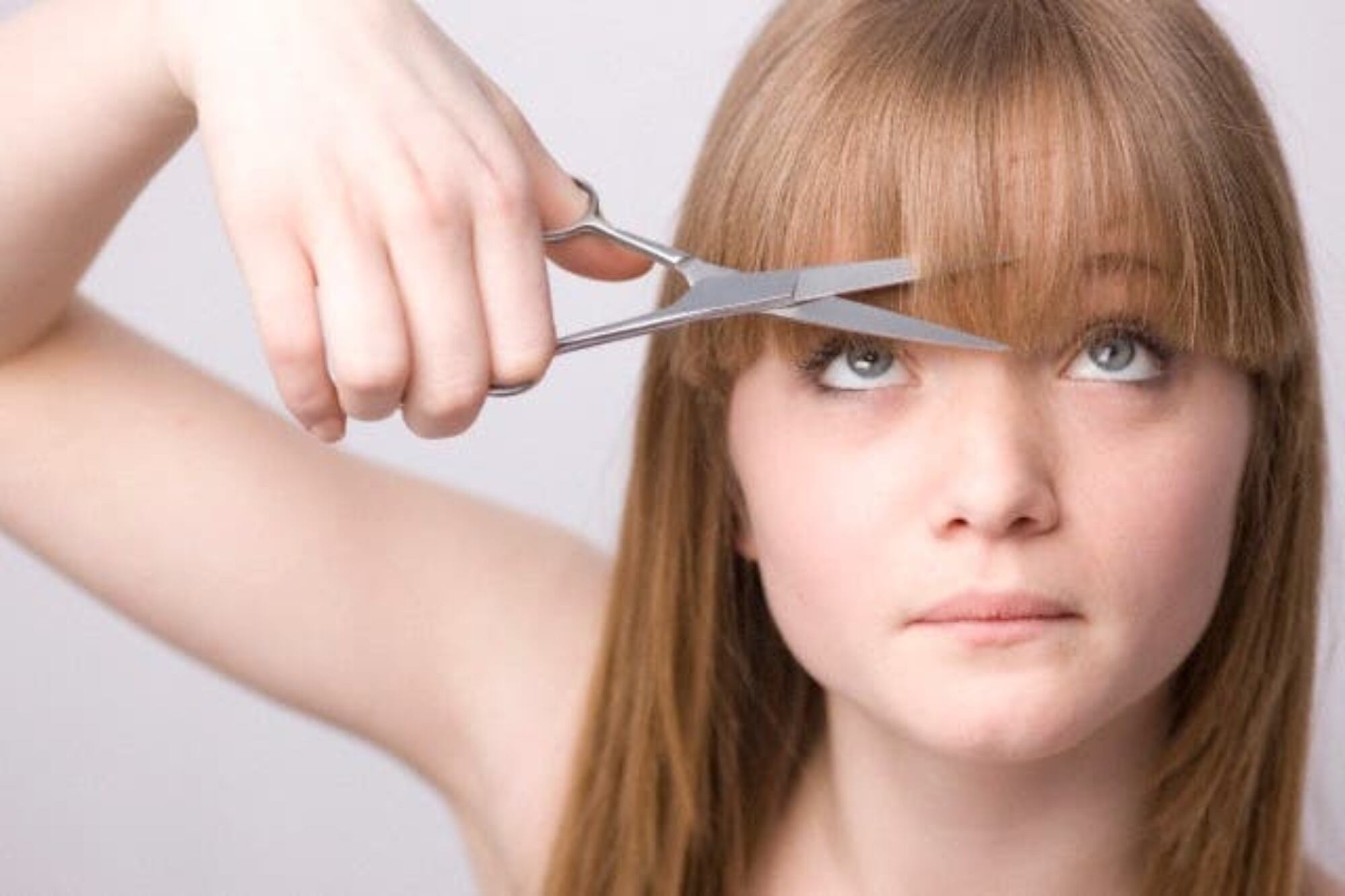 La psicología explicó qué significa cortarse el pelo